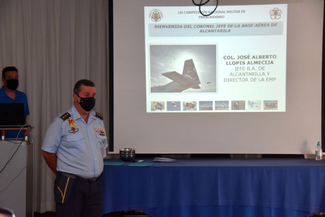 La Base Aérea de Alcantarilla, sede del 53° Campeonato Nacional Militar de Paracaidismo