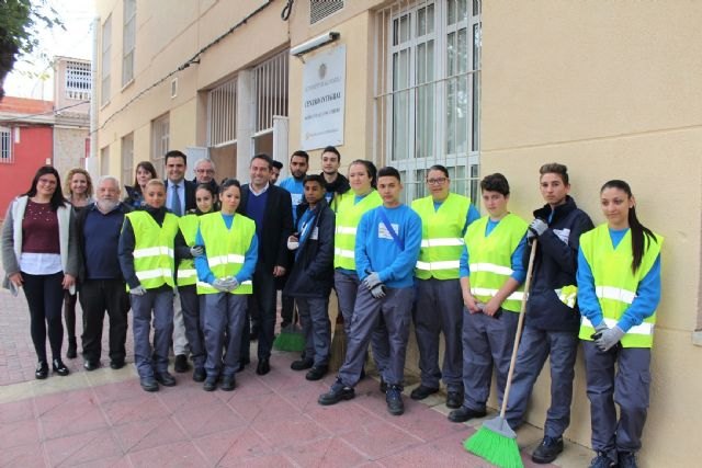 Quince jóvenes en paro de Alcantarilla se especializan en el sector de la limpieza con un programa de la Comunidad