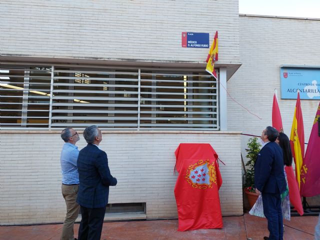 El Ayuntamiento dedica la plaza junto al centro de salud Alcantarilla-Casco a la memoria del médico Alfonso Rubio