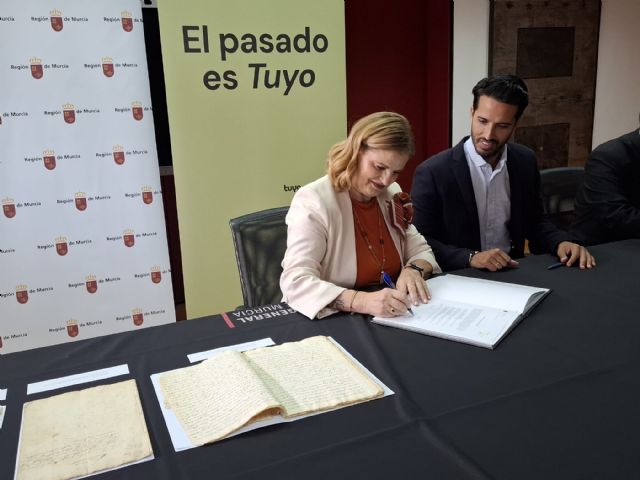 El Ayuntamiento recibe del Archivo General documentos históricos de Alcantarilla fechados entre los siglos XVII y XIX