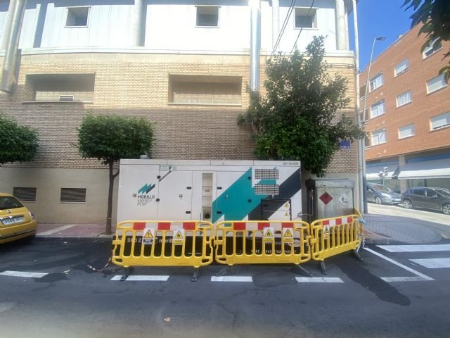 Lara Hernández denuncia la 'dejadez intolerable' del ayuntamiento tras casi un año de convivencia vecinal con un generador y un depósito de combustible en la calle Salzillo