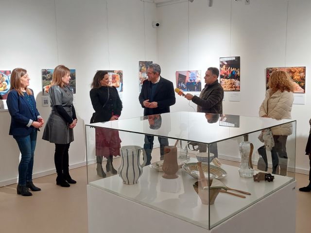 María Luján expone sus fotografías de gastronomía tradicional huertana en el Museo de la Huerta