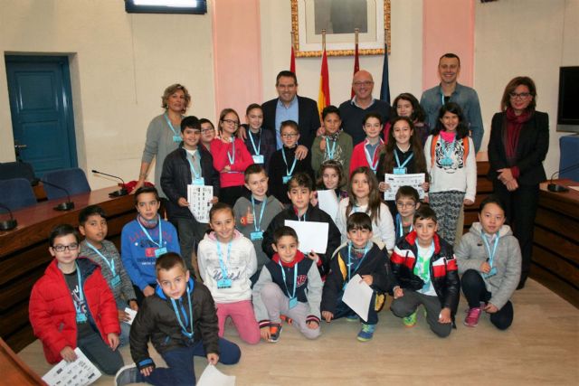 Miércoles habitual visita de alumnos al Ayuntamiento, atendidos por el Alcalde