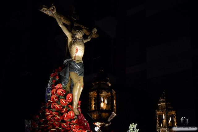 Las luces del barrio de Campoamor se apagarán esta noche en memoria de las personas fallecidas por Covid-19 y como homenaje a la procesión del Silencio