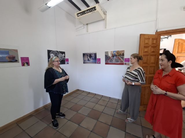 Alcantarilla reivindica el papel de la mujer en el arte urbano con la exposición de María José Cárceles