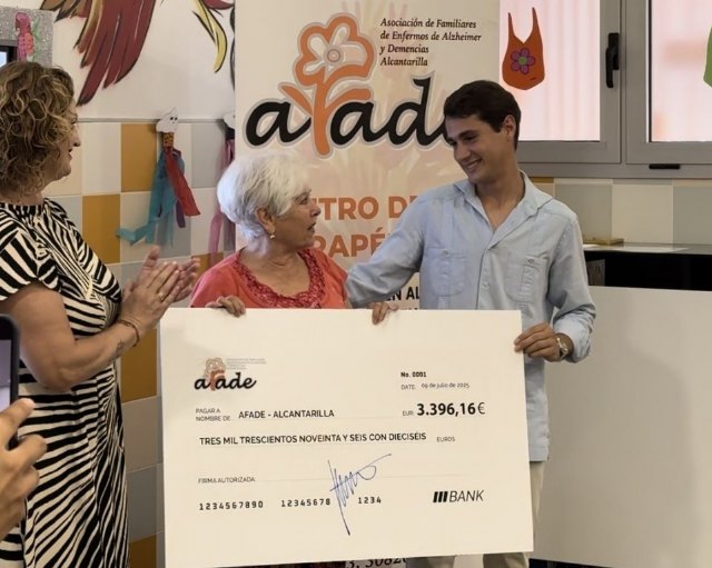 El novillero murciano José María Trigueros dona 3.396,16 € a AFADE para luchar contra el Alzheimer tras su actuación en Alcantarilla
