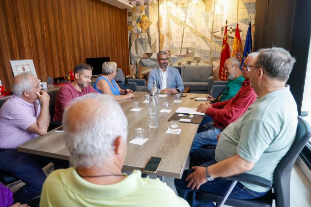 Lucas recibe a la familia de Alcantarilla afectada por una orden de desahucio de su vivienda