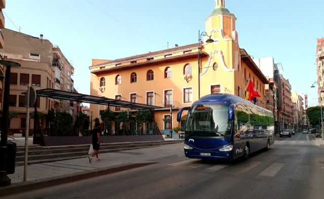 Un total de 712 vecinos de Alcantarilla utilizan el servicio municipal de Autobús a la Playa este verano