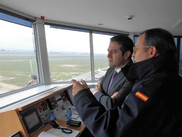 Policía Local y voluntarios de Protección Civil y Cruz Roja de Alcantarilla, han participado en el simulacro de accidente que se ha celebrado en la Base Aérea