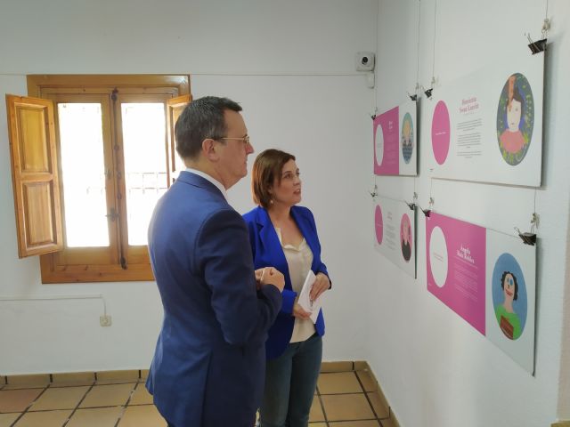 Llega a Alcantarilla la exposición 'Descubriendo científicas'