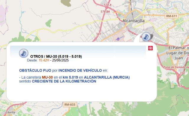 Servicios de Emergencia se movilizan para sofocar el incendio de un vehículo en el túnel de la MU-30 en Alcantarilla