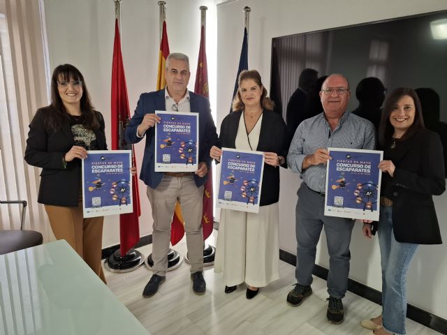 Concurso de escaparates entre los comercios de Alcantarilla por las Fiestas de Mayo