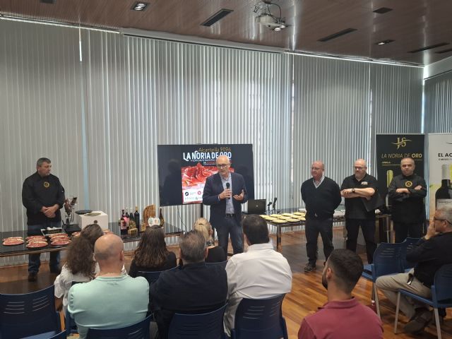 Ocho cortadores de jamón de toda Espa&ntilde;a participan en el concurso nacional La Noria de Oro