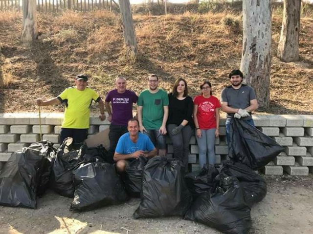 Podemos Alcantarilla limpia el paraje del Agua Salá 'ante la dejadez del Equipo de Gobierno'