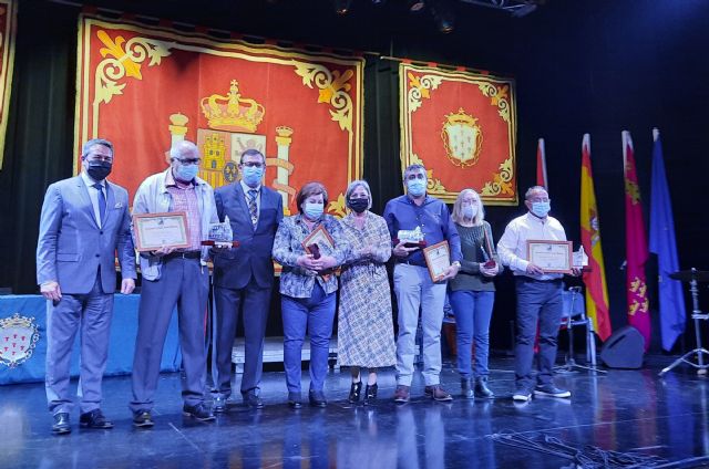 Homenaje del Ayuntamiento a los funcionarios jubilados y policías locales en la festividad del Beato Andrés Hibernón