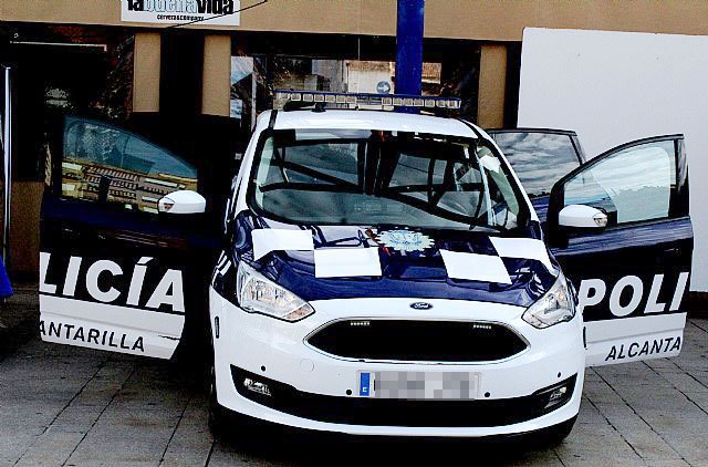 Agentes de la Policía Local participan en la campaña de vigilancia y control de distracciones al volante que está organizada por la DGT a nivel nacional.