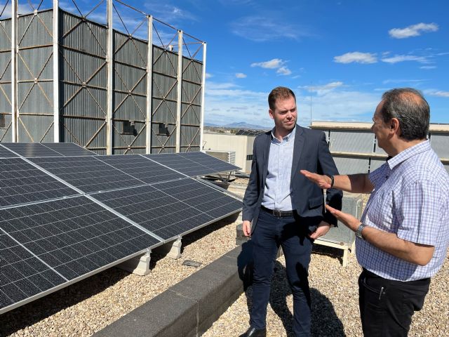 La Comunidad pone en marcha una instalación de autoconsumo en Alcantarilla coincidiendo con el Día Mundial del Ahorro Energético