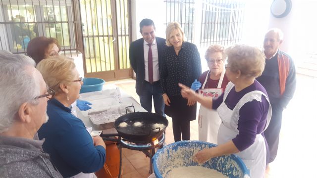 El Imas programa en el Centro social de mayor es de Alcantarilla actividades culturales y una exposición sobre oficios con motivo de la Navidad