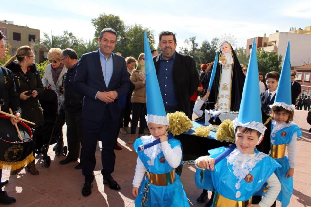 Alcantarilla vibra con la Procesión Infantil por sus calles, con unos 1800 niños y niñas