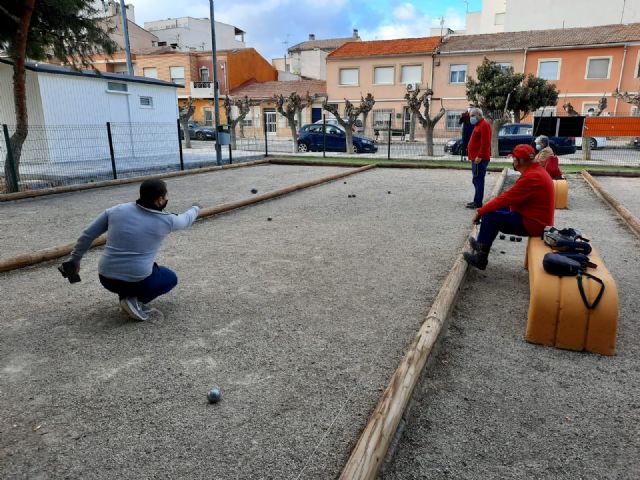 El Ayuntamiento mejora las instalaciones de la pista de petanca Ramón Mayor