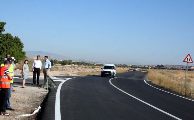 Eliminado un grave problema para el tráfico rodado y peatonal, en la carretera RM-E4,