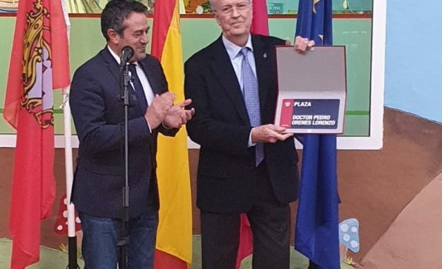 Alcantarilla dedica una plaza al doctor Pedro Orenes Lorenzo