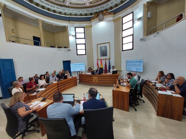 El Pleno acuerda contratar un nuevo servicio de limpieza, recogida de residuos y mantenimiento de zonas verdes