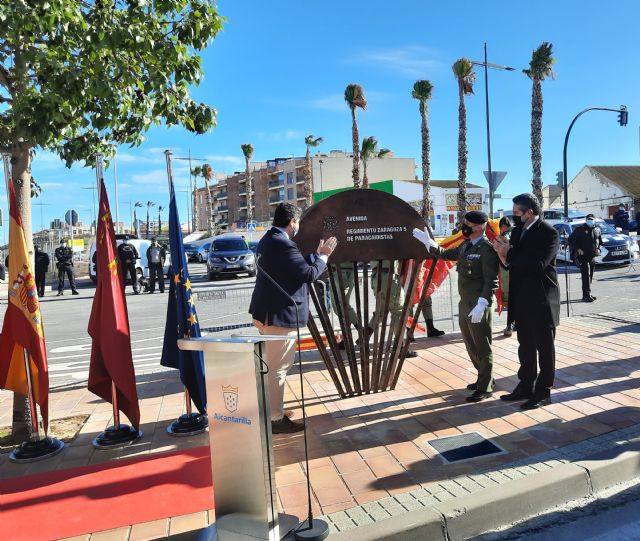 Alcantarilla dedica una avenida al Regimiento Zaragoza 5 de Paracaidistas en el acceso norte al municipio