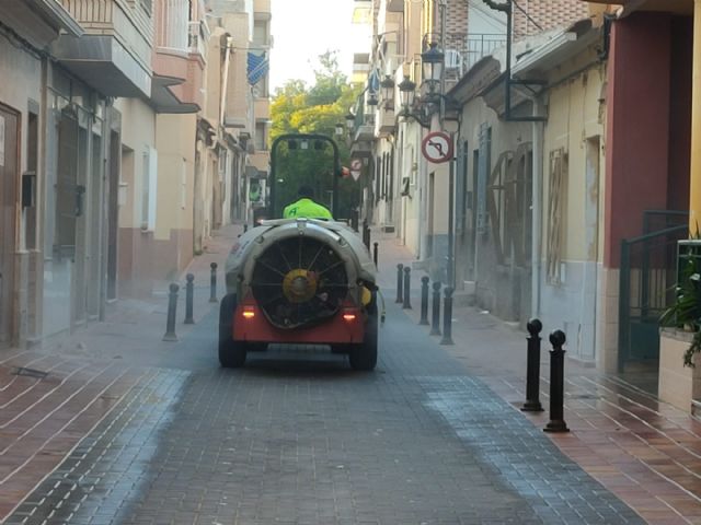 El Ayuntamiento incrementa la desinfección de las calles, barrios, centros educativos y sanitarios del municipio