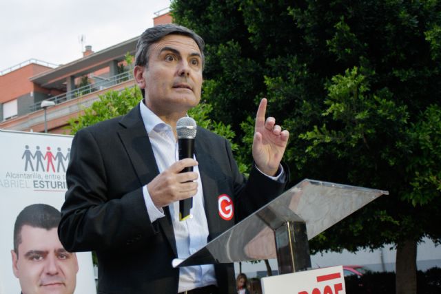 El portavoz de Hacienda del PSOE en el Congreso participa activamente en la campaña