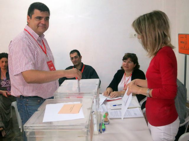 El candidato socialista al Ayuntamiento de Alcantarilla depositó su papeleta a las 10h