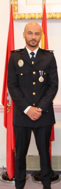 El Cabo de la Policía Local de Alcantarilla, Juan Antonio Hernández Beltrán recibió la Medalla de Plata al Mérito Policial