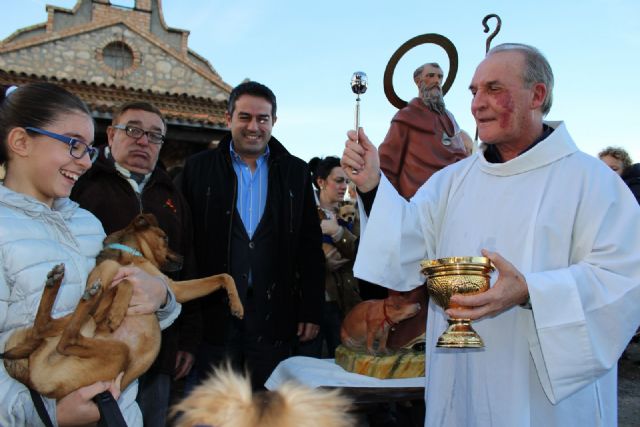 Alcantarilla celebró San Antón con la bendición de los animales a las puertas de la Ermita de nuestra Patrona, junto al paraje del Agua 'Salá'