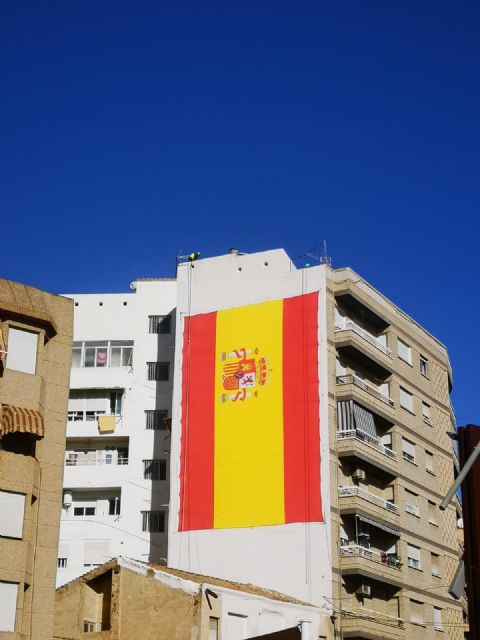 Hasta el 12 de octubre las banderas de España engalanan las calles de Alcantarilla para celebrar la Fiesta Nacional