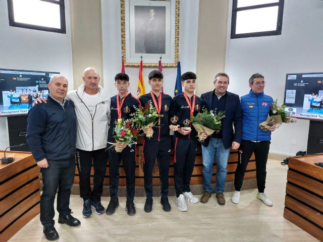 Recepción del Ayuntamiento de Alcantarilla a los alcantarilleros campeones de Europa de Poomsaes de Taekwondo, en Innsbruck con la selección Española