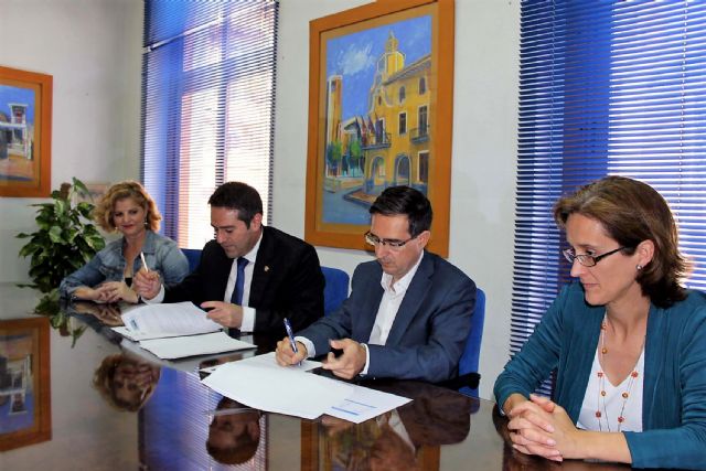 El alcalde de Alcantarilla, Joaquín Buendía y el director de concesiones de HIDROGEA en la Región de Murcia, Javier Ybarra, firman Convenio de Colaboración, a fin de coordinar esfuerzos dirigidos a optimizar la aplicación del Fondo Social de HIDROGEA