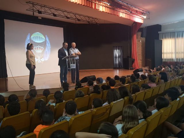 600 alumnos de Alcantarilla participan en la IV muestra '12 de Octubre, la Fiesta de mi País'
