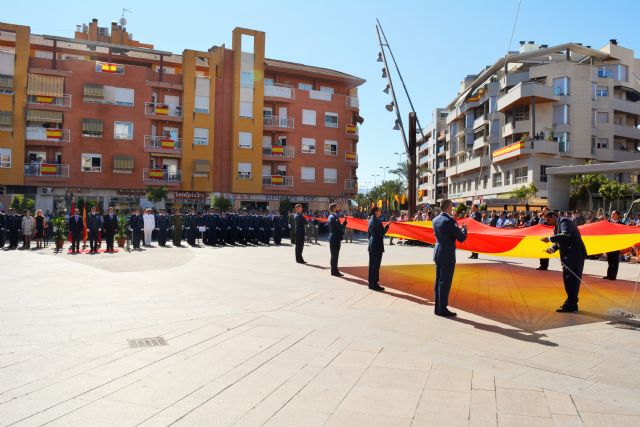 El consejero de Presidencia y Fomento participa en el homenaje a la bandera en Alcantarilla