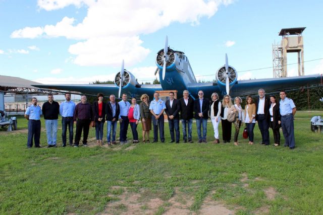 La Corporación Municipal del Ayuntamiento de Alcantarilla, lleva a cabo una visita institucional a la Base Aérea