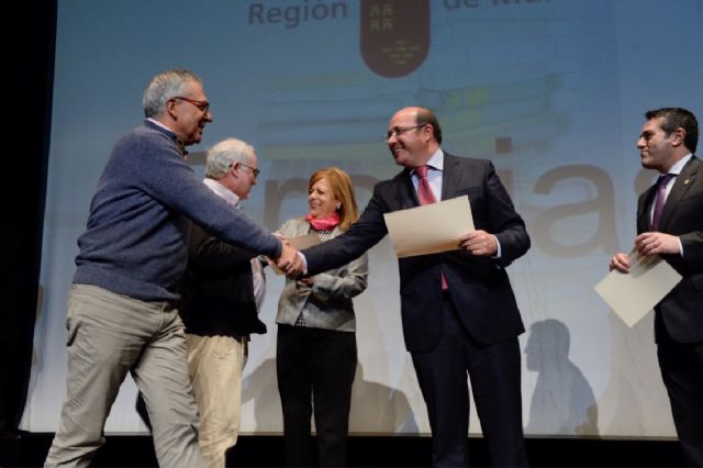 El presidente de la Comunidad clausura en Alcantarilla el acto de reconocimiento a la labor de los docentes jubilados en 2016