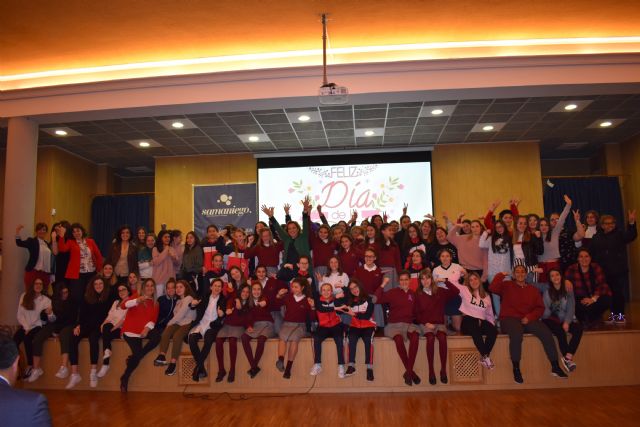 La consejera de Educación asiste a los actos organizados por el colegio Samaniego de Alcantarilla con motivo del Día Internacional de la Mujer