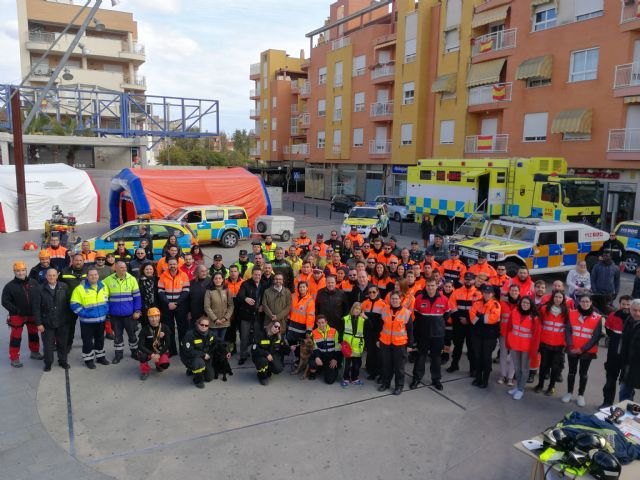 La Comunidad expone material para la atención de emergencias y realiza exhibiciones en Alcantarilla por el Día Europeo del 1-1-2