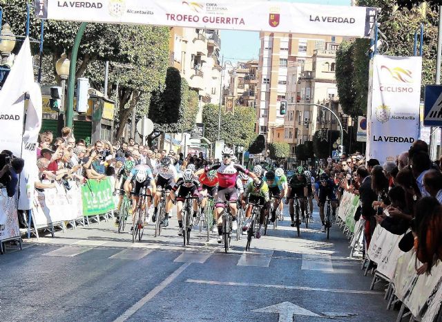 El sub23 barcelonés Kiko Galván del equipo navarro del Lizarte consigue vencer en Alcantarilla en el Trofeo Guerrita