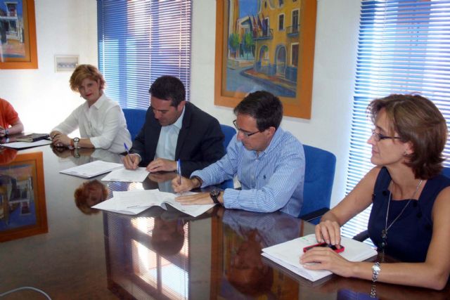 El alcalde y el director de concesiones de HIDROGEA en la Región firman un Convenio de Colaboración