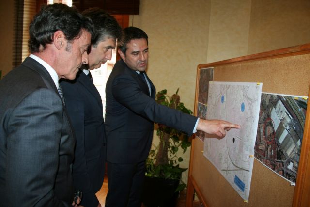 El Director General de la Policía, Ignacio Cosidó, visitó la Comisaría de Alcantarilla