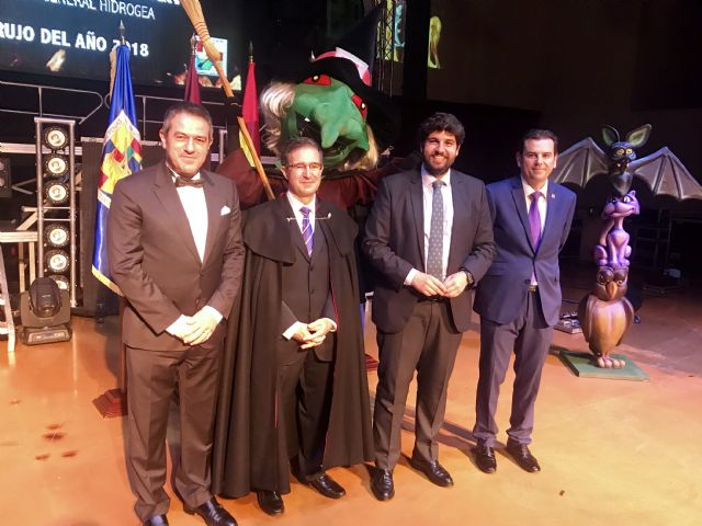 López Miras asiste a la gala de nombramiento de 'Brujo del Año 2018' con motivo de las fiestas de Alcantarilla