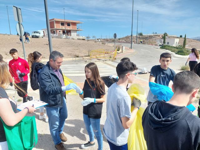 Más de 400 personas participan en el Proyecto Libera de recogida de basura en los parajes naturales de Alcantarilla