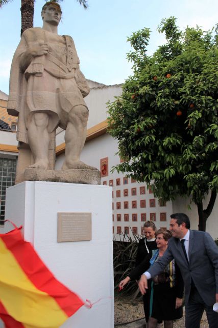 Continúan las actividades conmemorativas del 50 Aniversario del Museo de la Huerta de Alcantarilla, con una Velada Trovera y el descubrimiento de una placa en la escultura de El Huertano