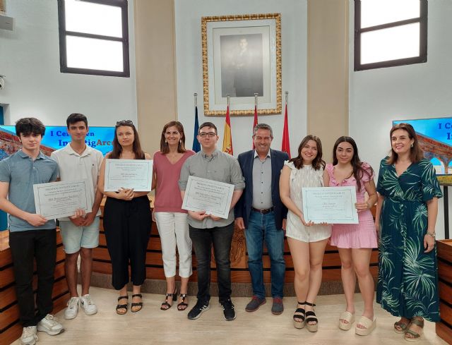 Los estudiantes de Secundaria de la Región ganadores del certamen regional Investigarco recogen sus premios