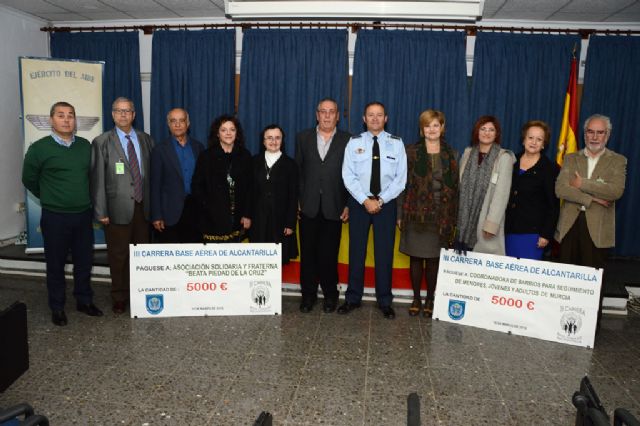 La Base Aérea de Alcantarilla dona 10.000 euros solidarios para dos asociaciones de nuestro municipio, recaudados  de la III Carrera Popular que el Ejército del Aire celebró el pasado 21 de febrero